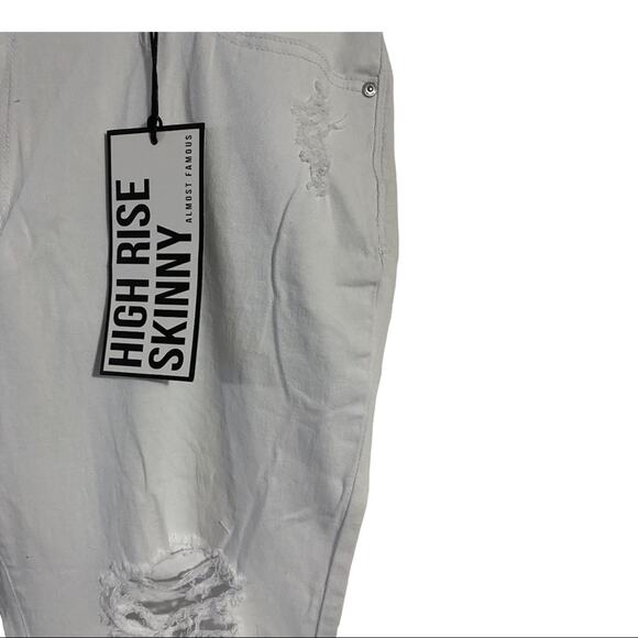 Almost Famous White Distressed Jeans Plus Size 20 Front & Back Pockets NEW - Picture 3 of 7